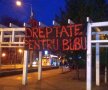 FOTO Dinamoviștii cer dreptate pentru suporterul ucis după derby » Bannerul afișat la locul faptei