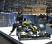 GALERIE FOTO Cine mai e atent la mașini? Fetele de la Salonul Auto de la Geneva i-au înnebunit pe vizitatori