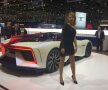 GALERIE FOTO Cine mai e atent la mașini? Fetele de la Salonul Auto de la Geneva i-au înnebunit pe vizitatori
