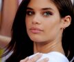 FOTO A îmblânzit Căluțul cabrat! » Mai vede cineva mașina? Sara Sampaio, spectaculoasă lângă un Ferrari