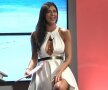 VIDEO&FOTO Ups: chiar a arătat prea mult! O prezentatoare și-a ridicat rochia în direct