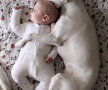 GALERIE FOTO » Un câine traumatizat este îngrozit de oameni, cu excepţia acestui copil