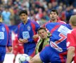 GALERIE FOTO Fără cola, dar cu noroi, torțe sau Hîldan și Adi Ilie pe teren! 50 de imagini care arată ce era cu adevărat un derby în România