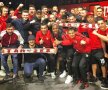 VIDEO+FOTO Cum au sărbătorit dinamoviștii victoria cu Astra, 2-1 » Imagini unice din vestiar, scandări în autocar și poze cu galeria