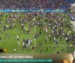 Galerie FOTO » Momente incredibile la Lyon! Suporterii au intrat pe teren și au amânat startul meciului cu Beșiktaș