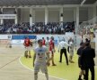 VIDEO+FOTO Momente de groază la handbal! Suporterii lui Dinamo au năvălit în tribună peste soțiile și copiii adversarilor și au fost evacuați » Varianta dinamoviștilor: "Am fost provocați"