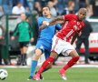 Luchin, în duel cu Karanga, care a înscris golul 3 al lui ȚSKA // Foto: sportal.bg