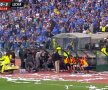 FOTO Nebunie la Sofia în derbyul Levski - ȚSKA! Thomas Neubert s-a prăbușit pe pistă, lovit de petarde și pietre! Alți doi antrenori de la ȚSKA răniți