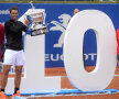 Rafael Nadal cu trofeul de la Barcelona, lângă un imens 10 // FOTO Barcelona Open Banc Sabadell