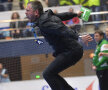 Per Johansson sare pe marginea terenului la fiecare gol marcat de elevele sale // FOTO Alex Nicodim