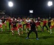 DANSUL DE 3-0. Dinamoviștii au sărbătorit pe gazon victoria cu CFR printr-un ritual inițiat de preparatorul fizic Javi Reyes Foto: Raed Krishan