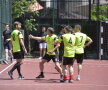 GALERIE FOTO Arbitri la cuțite :D De ce l-a tras de barbă Crăciunescu pe Tudor la cel mai cunoscut meci de fotbal între profesori și elevi