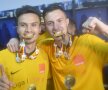 Casap celebrează titlul alături de un coleg