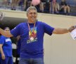 Gabriel Armanu, un antrenor fericit cu trofeul câștigătorilor