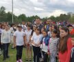 Moroșanu, asaltat de copii la lansarea unui teren de fotbal