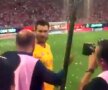 VIDEO + FOTO Un internațional francez a făcut scandal după ce a pierdut finala! A lovit un reporter și s-a certat cu președintele Ligii