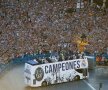 CAMPEONES! Cristiano Ronaldo și compania au sărbătorit câștigarea Ligii Campionilor în Piața Cibeles alături de zeci de mii de fani (foto: reuters)