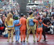 GALERIE FOTO & VIDEO Imagini incredibile în Times Square. Peste 200 de oameni au stat ore în șir dezbrăcați în plină stradă!