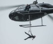 VIDEO & FOTO Nebunie curată! A zburat deasupra Niagarei agăţată de un elicopter