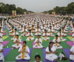 GALERIE FOTO Imagini unice în lume. Mii de indieni au făcut yoga în același timp