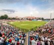 Imagine panoramică cu arena din Galați, meciul jucându-se în noctură Foto: Sorin Pană (Sportul Ilustrat)