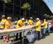 GALERIE FOTO A fost pregătită cea mai lungă pizza din lume. Nu ai văzut niciodată un asemenea preparat!
