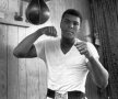 Muhammad Ali, decedat pe 3 iunie 2016, la 74 de ani, este considerat cel mai mare pugilist din istorie. A cucerit titlul de campion mondial al greilor în 1964, la 22 de ani și și-a trecut în palmares 56 de victorii // FOTO: Guliver/GettyImages