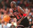 În 15 sezoane jucate în NBA, Michael Jordan a câștigat 6 titluri de campion cu Chicago Bulls și tot de atâtea ori a fost desemnat MVP al finalelor. Bulls au retras numărul 23 în cinstea sa, foto: Guliver/GettyImages