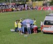 FOTO » Nouri s-a prăbușit pe gazon și a fost dus cu elicopterul la spital! Jucătorul e în comă indusă!