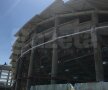 EXCLUSIV VIDEO + FOTO Noi imagini de la unul dintre stadioanele care se construiesc în România! Se pun la punct ultimele detalii la exterior 