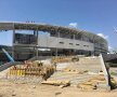 EXCLUSIV VIDEO + FOTO Noi imagini de la unul dintre stadioanele care se construiesc în România! Se pun la punct ultimele detalii la exterior 
