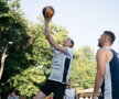 GALERIE FOTO Sportivii de legendă ai României s-au întrecut pe terenul de baschet » Mihai Covaliu a făcut spectacol în fața sediului COSR!