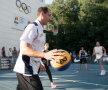 GALERIE FOTO Sportivii de legendă ai României s-au întrecut pe terenul de baschet » Mihai Covaliu a făcut spectacol în fața sediului COSR!