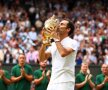 FOTO Dulcele sărut al gloriei după al optulea trofeu la Wimbledon » Roger Federer, campionul absolut