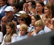 FOTO Dulcele sărut al gloriei după al optulea trofeu la Wimbledon » Roger Federer, campionul absolut