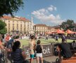 GALERIE FOTO Cristi Bud a lăsat pentru o zi fotbalul și a făcut show sub panoul de baschet în centrul Timișoarei!