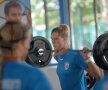 Marit Malm Frafjord face genuflexiuni cu 85 de kilograme în spate! Foto: Raed Krishan/Gazeta Sporturilor