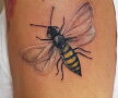FOTO Câți bani s-au adunat prin tatuajele cu albine pentru victimele atentatului din Manchester