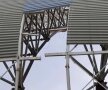 VIDEO Stadionul din Craiova are din nou probleme! Imagini incredibile: constructorii au montat greșit acoperișul