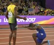 "Fulgerul" se retrage! Usain Bolt, cel mai rapid om din lume, a participat la ultima competiție din carieră. Justin Gatlin, câștigătorul cursei, face o reverență în fața lui (foto: reuters)