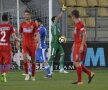Eroul si antieroul. Florin Niță a fost îngerul FCSB-ului în meciul cu Juventus, după ce a apărat un penalty executat curios de Călințaru (foto: Cristi Preda)