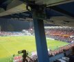 FOTO Condiţii deplorabile pe stadionul din Podgorica » Vizibilitatea e obturată de un stâlp uriaş