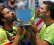 
THE CHAMPIONS. Românul Horia Tecău și olandezul Jean-Julien Rojer au câștigat trofeul US Open la dublu după victoria în fața perechii spaniole Feliciano Lopez și Marc Lopez, scor 6-4, 6-3 (foto: Reuters)