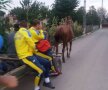 FOTO Imaginile începutului de sezon! Fotbaliștii din orașul lui Burleanu au plecat CU CĂRUȚA de la stadion după meciul de Liga a 3-a