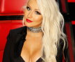 Christina Aguilera, împiedicată de nişte broaste ţestoase să cânte pe plajă