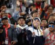SELFIE CU FANII. Caroline Wozniacki se bucură de calificarea la Turneul Campioanelor alături de suporteri (foto: Guliver/GettyImages)