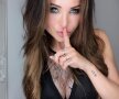 FOTO De pe plajă în club, e obsedată de selfie-uri! O vedetă Playboy se fotografiază non-stop, iar imaginile sunt demențiale