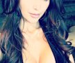 FOTO De pe plajă în club, e obsedată de selfie-uri! O vedetă Playboy se fotografiază non-stop, iar imaginile sunt demențiale