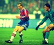 Jurgen Klinsmann și Gică Popescu, un duel incredibil din semifinala Cupei UEFA pierdută de Barcelona