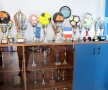 Unul dintre colţurile cu trofee de la Academie FOTO Justin Gafiuc